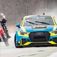 Video: Uz ezera Stāmerienā sporta 'Audi' sacenšas ar motociklu