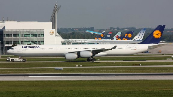 02 Lufthansa_A346_D-AIHT-1