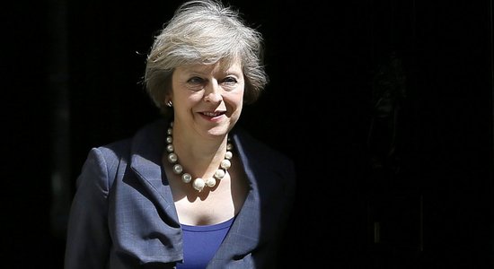 Meja sola iedarbināt 'Brexit' līdz nākamā gada martam