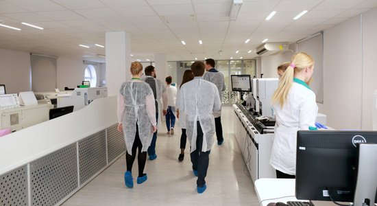 Analīžu stobriņa ceļš laboratorijā ir izsekojams