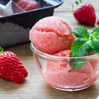 Zemeņu sorbets, ko var pagatavot 5 minūtēs