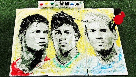 red-hong-yi-paints-ronaldo-neymar-messi-soccer-ball-designboom-04