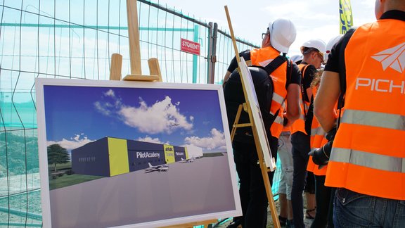 "airBaltic Training" Pilotu akadēmija Liepājā būvēs jaunu lidmašīnu angāru - 8