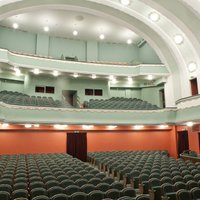 Daugavpils teātrī top hipnotiska komēdija ‘Melu detektors’