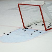 Vārtsargam Brūverim atvairot 46 metienus, 'Rīgas' hokejisti negaidīti pārspēj MHL līderi