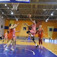Putniņa pēdējās sekundēs atnes Latvijas izlases basketbolistēm uzvaru pārbaudes spēlē pār Baltkrieviju