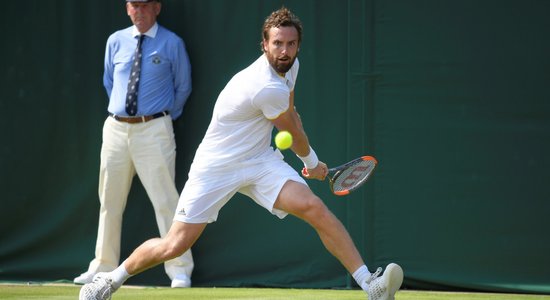 Gulbis Vimbldonas čempionātu turpina ar dueli pret titulēto Džokoviču