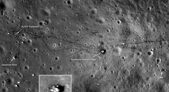 NASA сфотографировала четкие следы человека на Луне