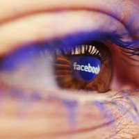 'Facebook' 'iemācījies' atpazīt cilvēkus fotogrāfijās no mugurpuses