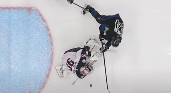 Video: Merzļikins atņem nūju "Maple Leafs" zvaigznei un tiek sodīts