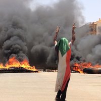 Sudānas galvaspilsētā izklīdinot protestētājus, 30 nogalinātie