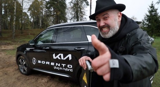 Video: Elvijs Grafcovs izmēģina 'Kia Sorento' uzlādējamo hibrīda apvidnieku