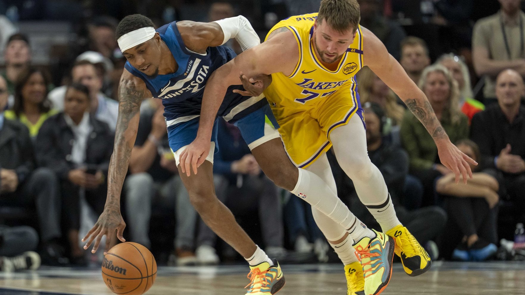 Dončičs ar "Lakers" atkal nonāk iedzinējos "play-off" sērijā
