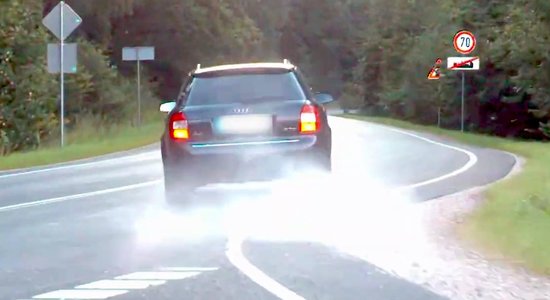 Video: Jelgavā ar zagtu "Audi" ar 178 km/h bēg no policijas