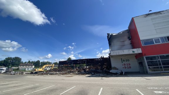 Rēzeknē sākusies nodegušā veikala "Depo" nojaukšana - 1