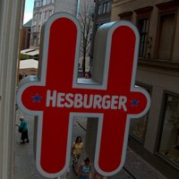 'Hesburger' investē 1,65 miljonus latu un atver trīs restorānus Rīgā