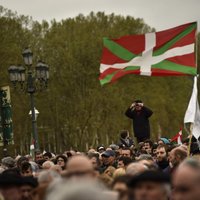 Foto: Spānijas Basku zemē tūkstošiem demonstrantu pieprasa ETA ieslodzīto pārvešanu