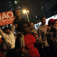 Brazīlijā tūkstošiem cilvēku protestē pret Pasaules kausu futbolā