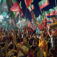Mītiņu un nemieru fonā Pakistānā notiek parlamenta vēlēšanas