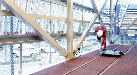 Daugavas stadiona jaunatklātā starta estakāde iepriecina bobslejistus, skeletonistus – ne