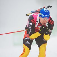 Birnbaheram un Bergerei uzvaras Pasaules kausa biatlonā sezonas pirmajās masu starta sacensībās