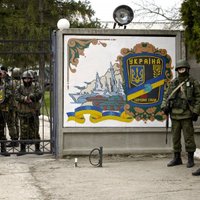 Telekanāls: Krievijas karavīri 17.martā sāks triecienā ieņemt Ukrainas armijas daļas Krimā