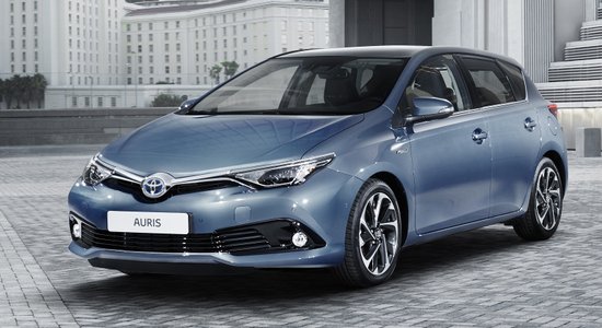 ФОТО: Toyota провела первый рестайлинг модели Auris