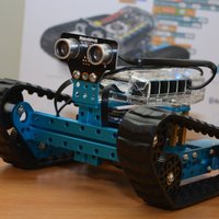 Siguldas Valsts ģimnāzijā veiksmīgākai datorikas apguvei iegādāti 15 izglītības roboti