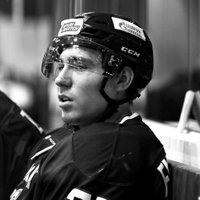 Traģēdija Krievijā – pēc nelaimīgas spēles epizodes miris 19 gadus vecs hokejists