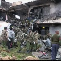 Kenijā pēc pacelšanās ēkā ietriecas lidmašīna ar narkotiskās katas kravu