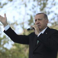 Erdogans apsūdz ASV uzbrukumā Turcijas ekonomikai