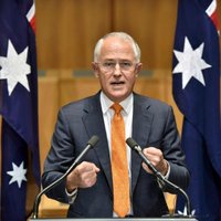 Austrālijas premjers gatavojas aizliegt bēgļiem palikt valstī