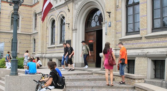 Latvijas augstskolām jātiecas uz starptautisku atpazīstamību. Diskusijas par augstāko izglītību ieraksts