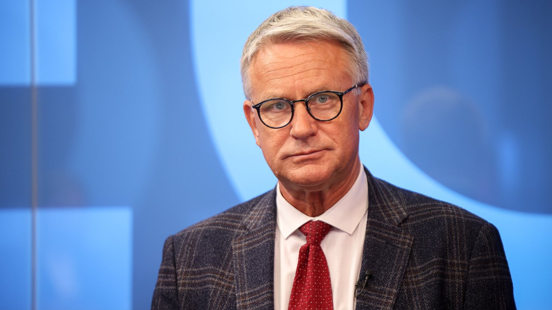 Puntulis uzdod KM padotības iestādēm publiskajā saziņā atteikties no krievu valodas