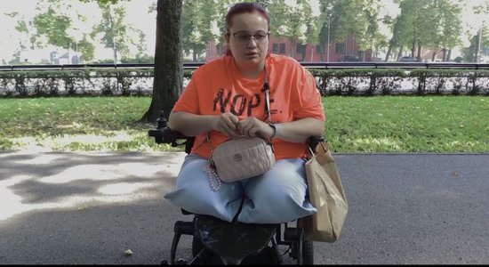 Кристина из Мариуполя потеряла ноги при взрыве. В Латвии собирают деньги на бионические протезы