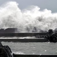 Сильнейший тайфун сезона "Вонфон" накрыл юг Японии
