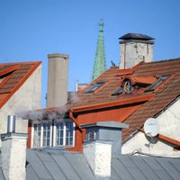 Rīgā jumtus remontēs firma, kur strādā 'nanoūdens skandālā' iesaistītie cilvēki