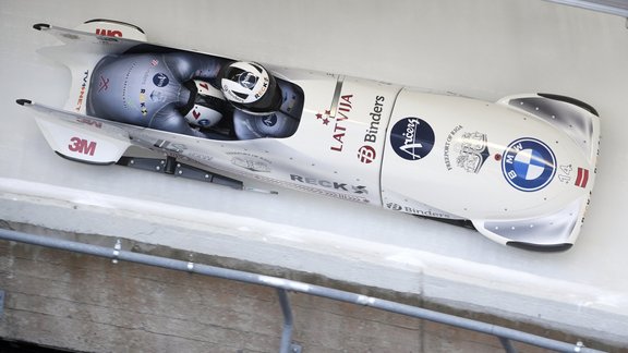 Bobslejs, Pasaules kausa posms divniekiem