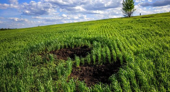 'Standard & Poor's' atkārtoti samazinājusi Ukrainas kredītreitingu