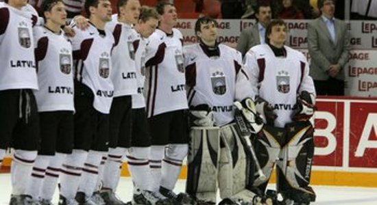 Nokavēta lidmašīnas reisa dēļ aizkavējas Latvijas hokejistu atgriešanās no pasaules čempionāta