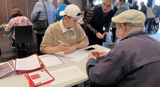 Reportāža: Par ko sūkstās Krievijas pilsoņi, kas vēlas saglabāt uzturēšanās atļauju Latvijā