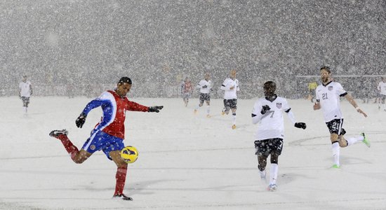 Apstādinātā mirkļa burvība sportā. Foto izlase 2013