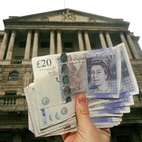 Akciju cenas un britu mārciņas vērtība pieaug pēc Anglijas Bankas intervences