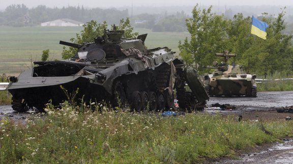 Iznīcināta tehnika pēc kaujas pie Slovjanskas - 6