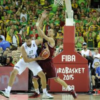Video: Latvijas basketbolisti neaptur Valančūnu un citus lietuviešus