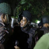 Bangladešas galvaspilsētas diplomātiskajā rajonā izcēlusies apšaude un saņemti ķīlnieki