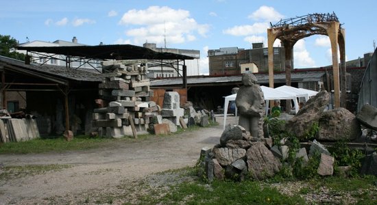 Kvartālā 'Kombināts Māksla' atklās grafiti, ielu mākslas, āra instalāciju un akmens tēlniecības darbu izstādi