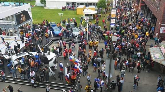 Hockey fans near Lanxess Arena