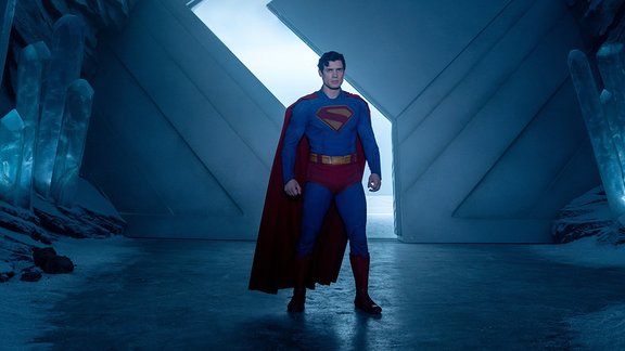 Supermena kārtējā atgriešanās kino – krāšņs triumfs vai nesakarīgs bardaks?