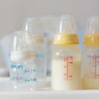 Mazākā piena pilīte uz bērna ādas rada nātreni: mazās Līvas mammas pieredze